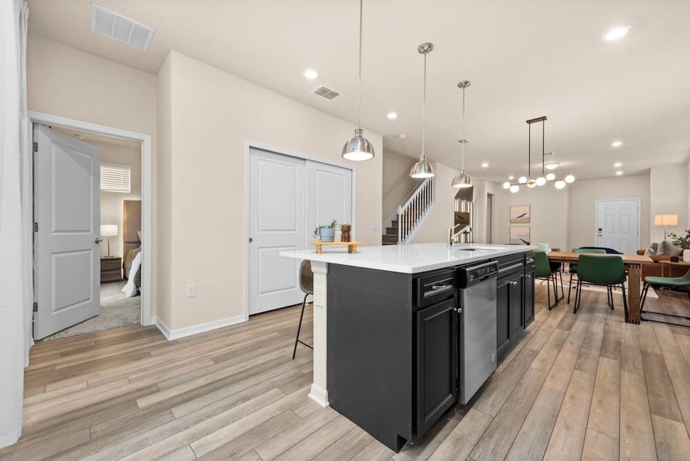 Windsor Five Suite - Image 12