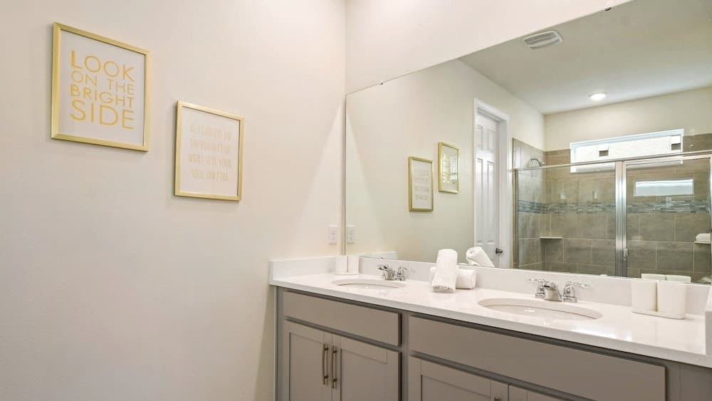 Bright Solara Retreat - Image 32