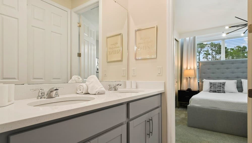 Bright Solara Retreat - Image 33