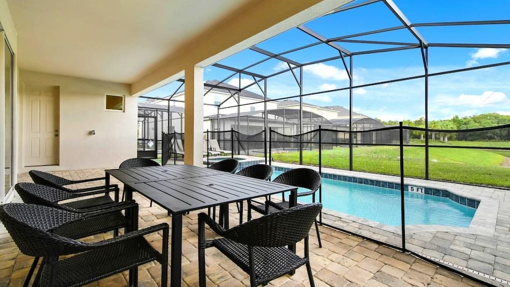 Bright Solara Retreat - Image 38