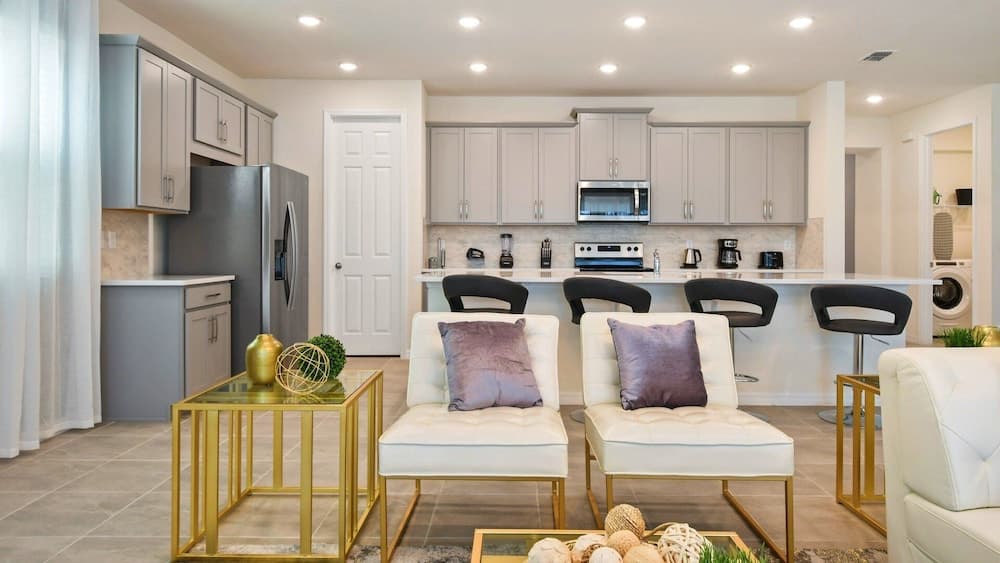 Bright Solara Retreat - Image 4