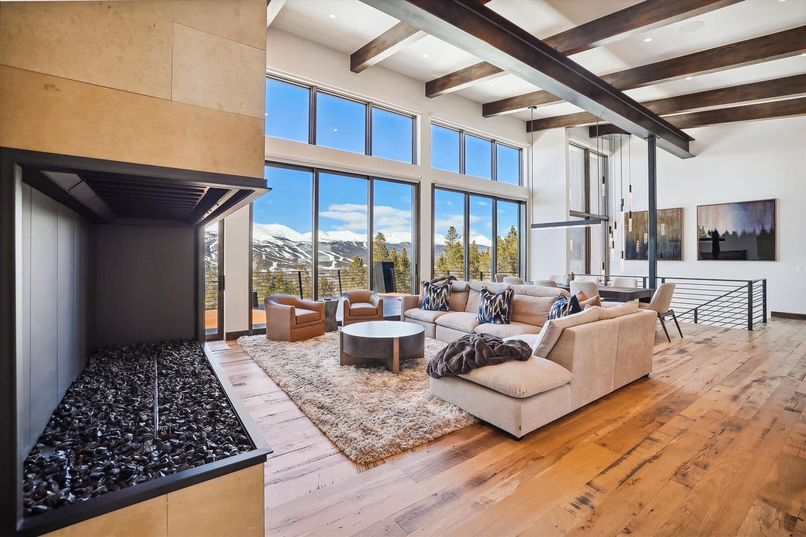 Modern View Manor - Image 4