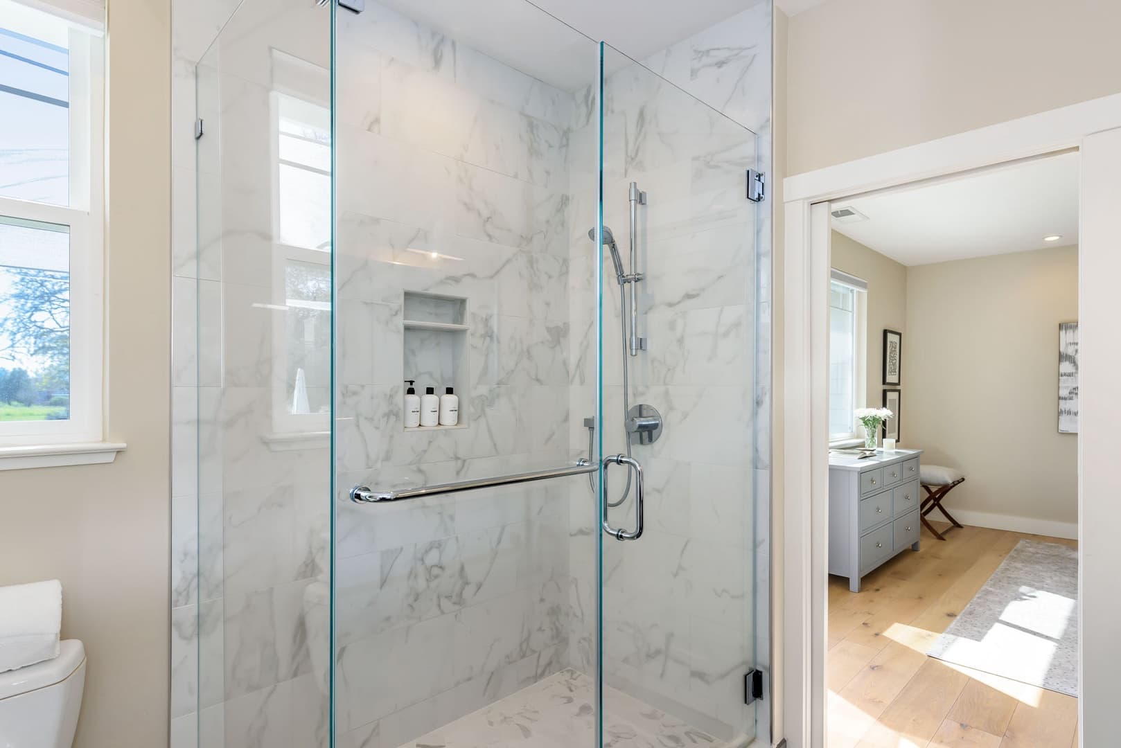 MacArthur House - Image 22