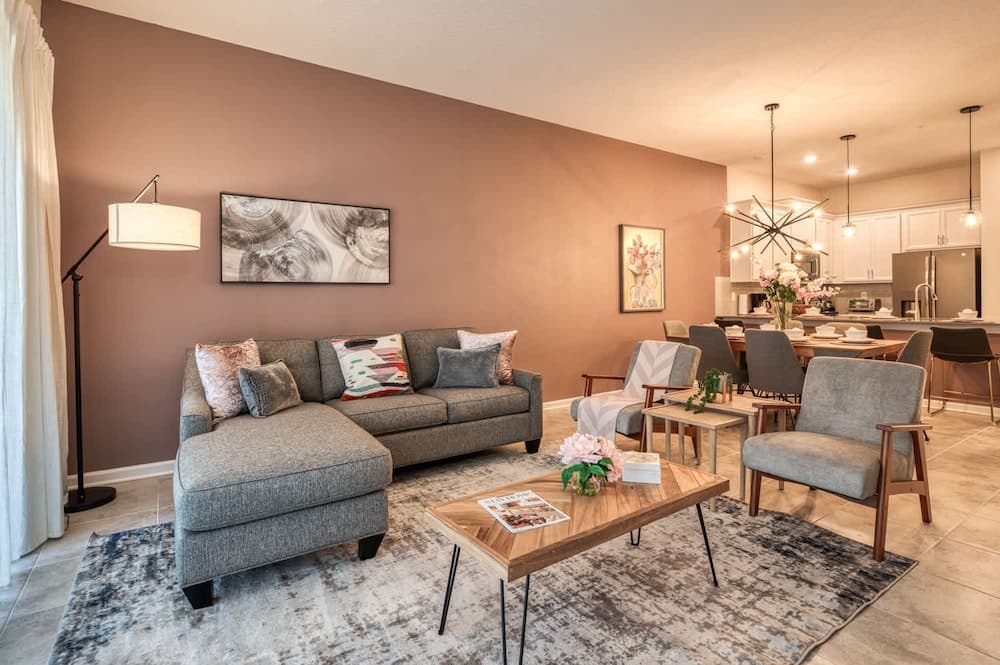 Reunion Grove - Image 1