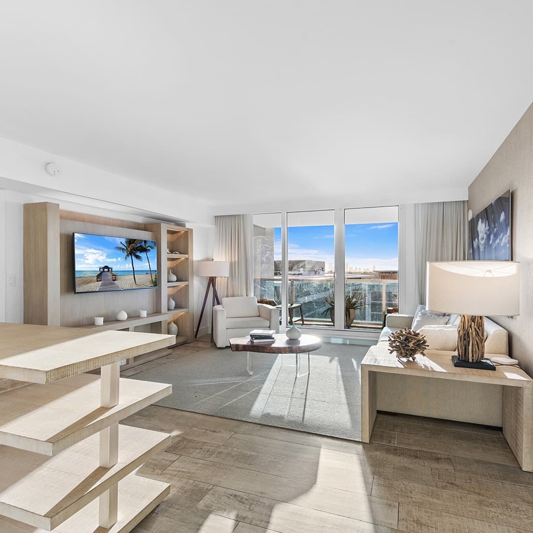 1 Hotel & Homes Condo #945