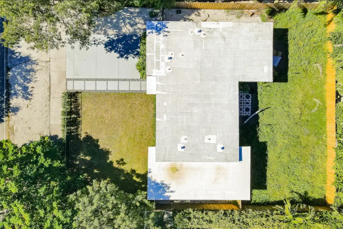 Mid-Century Modern Oasis - Image 20