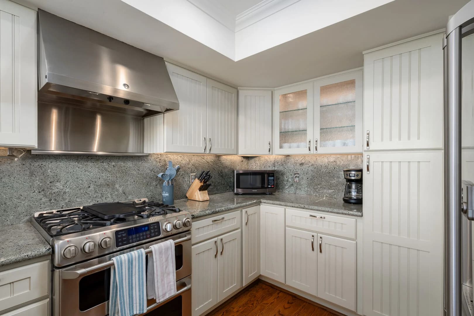 Seaside Serenity Haven - Image 32