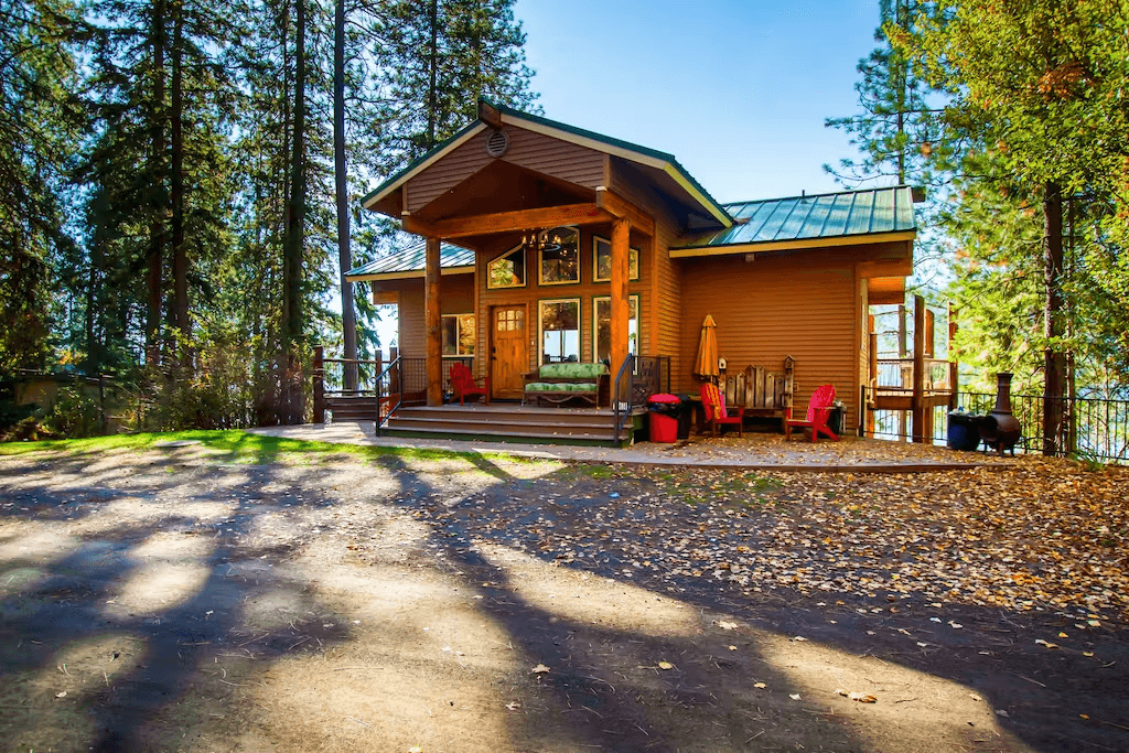 Lakefront Marvel - Image 34