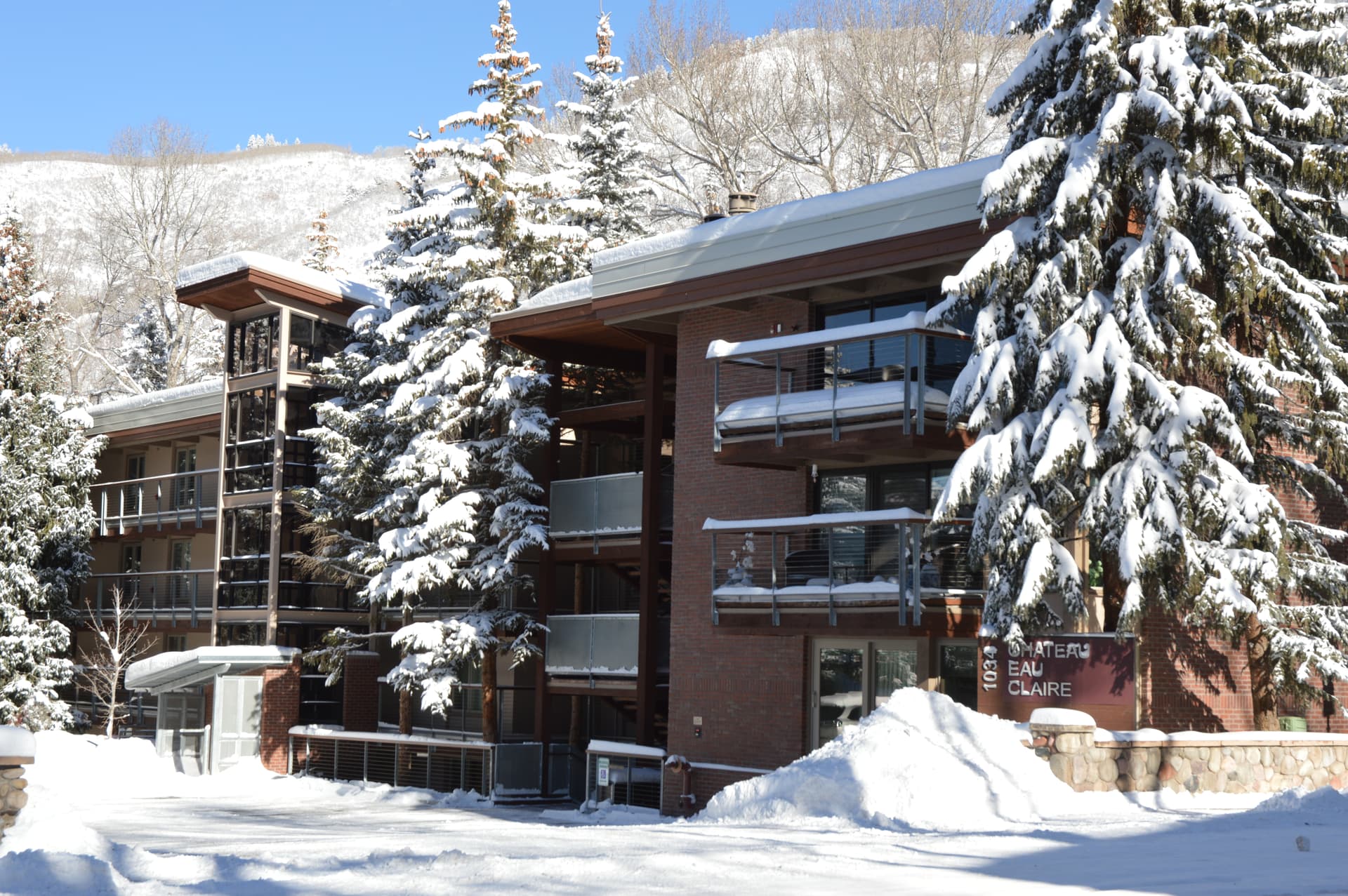 Chateau Eau Claire #9 - Image 13