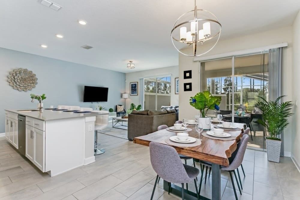 Champions Stay - Image 8