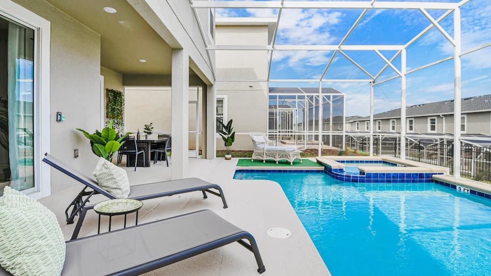 Regal Oasis - Image 2