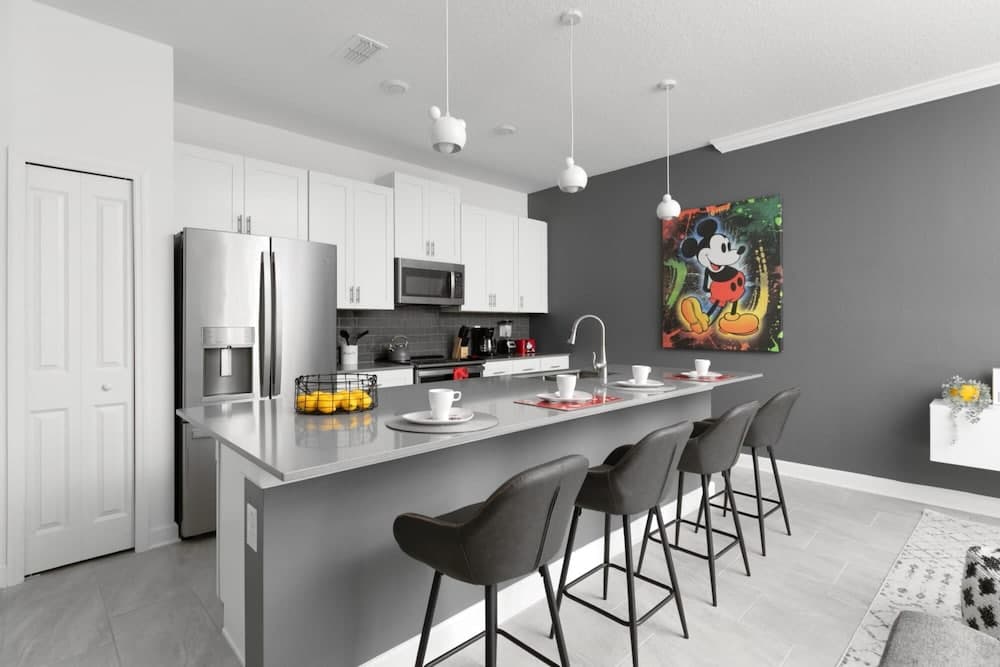 Charming Mickey Home - Image 5