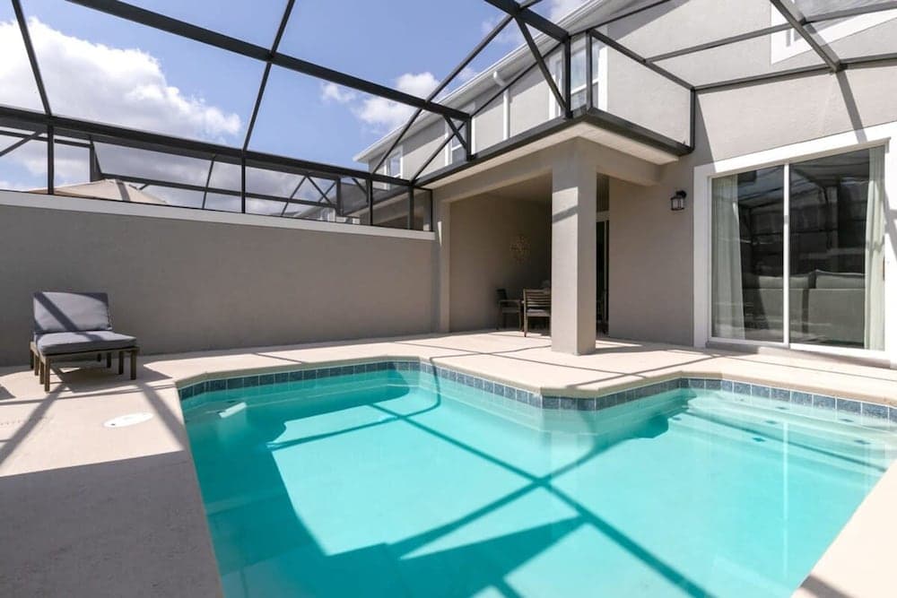 Charming Mickey Home - Image 2