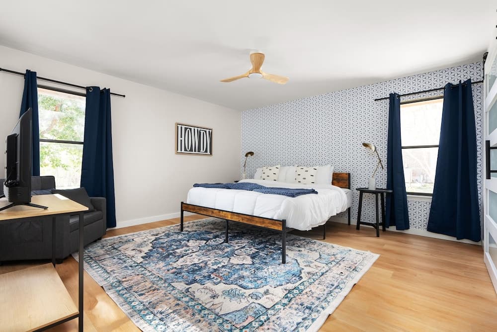 Charming Modern Retreat - Image 4