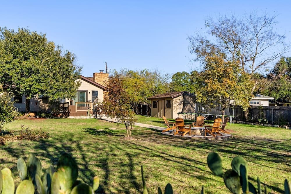 Charming Modern Retreat - Image 2