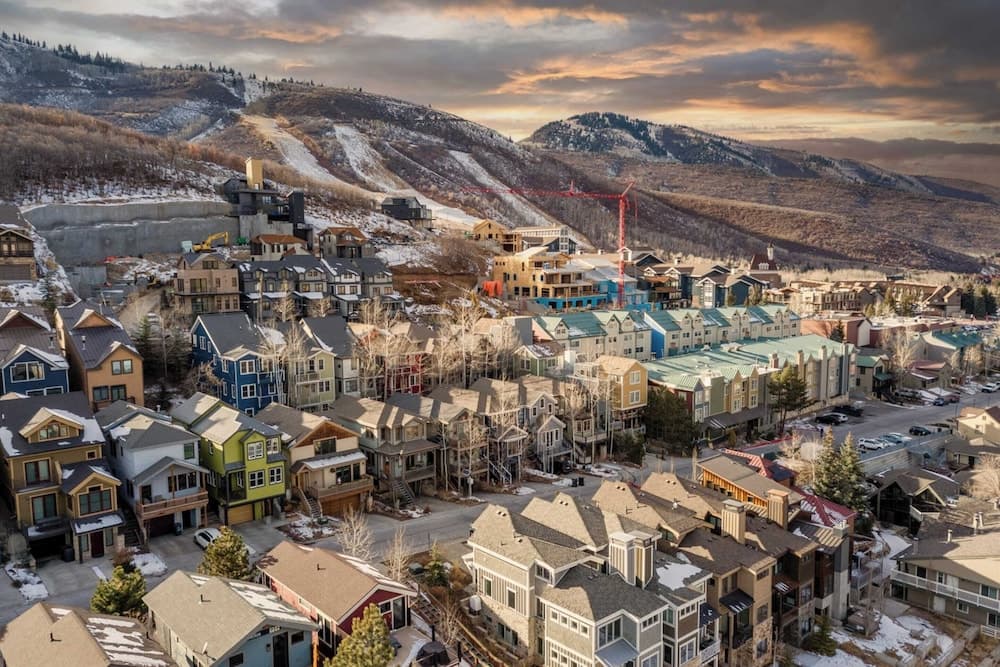 Chartreuse Cabin - Image 3