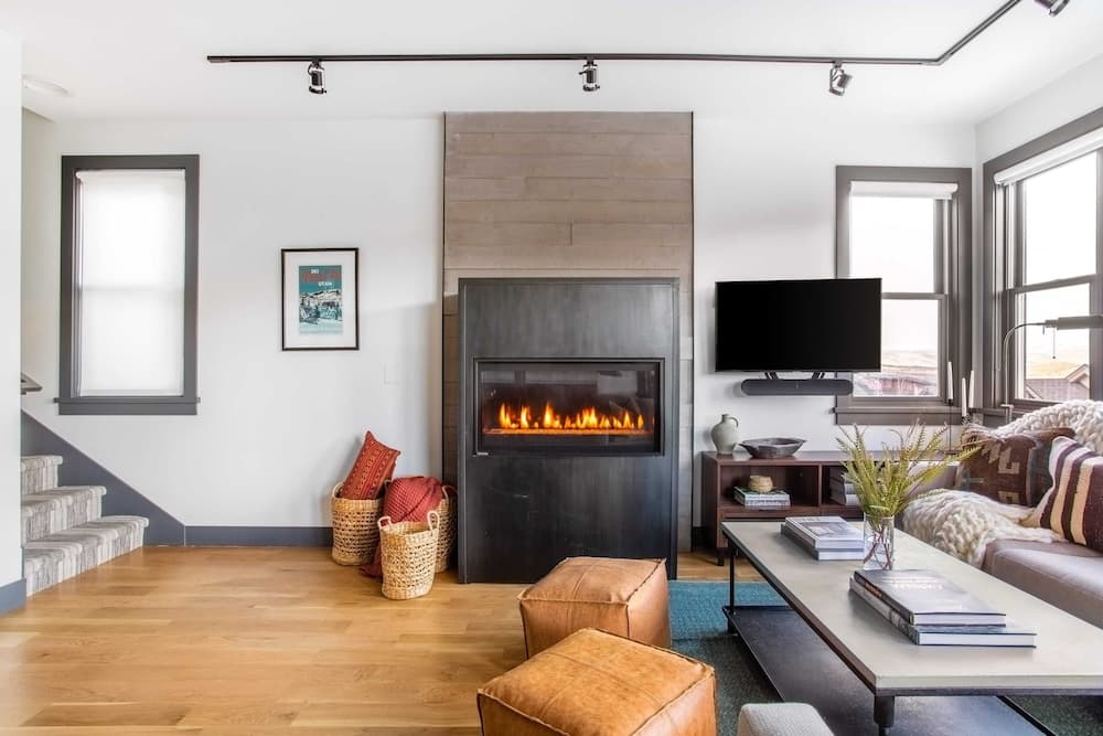 Chartreuse Cabin - Image 3