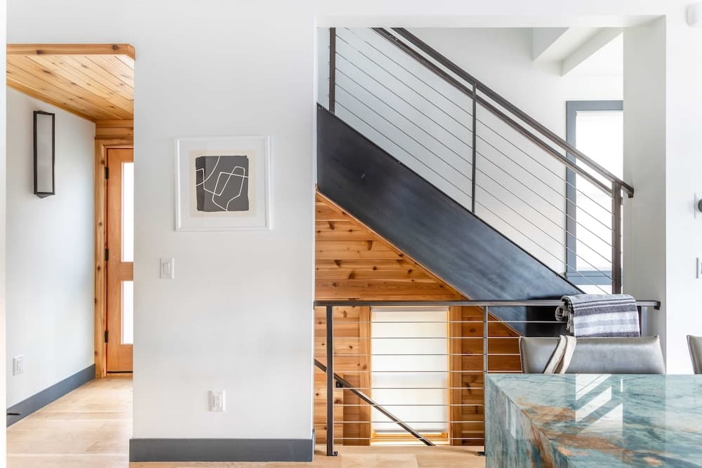 Chartreuse Cabin - Image 5