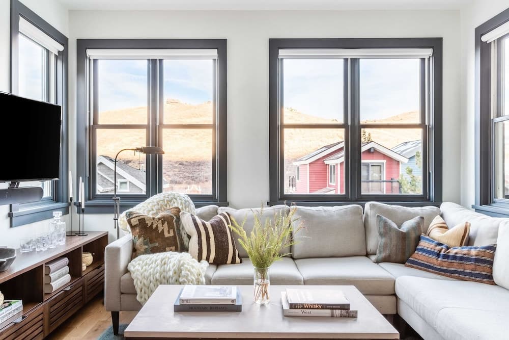 Chartreuse Cabin - Image 2