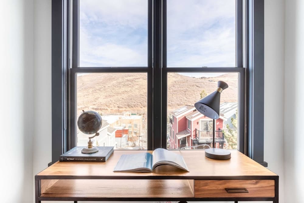 Chartreuse Cabin - Image 12