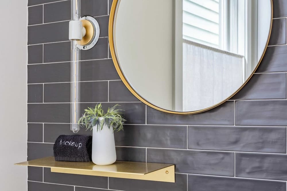 Chartreuse Cabin - Image 17