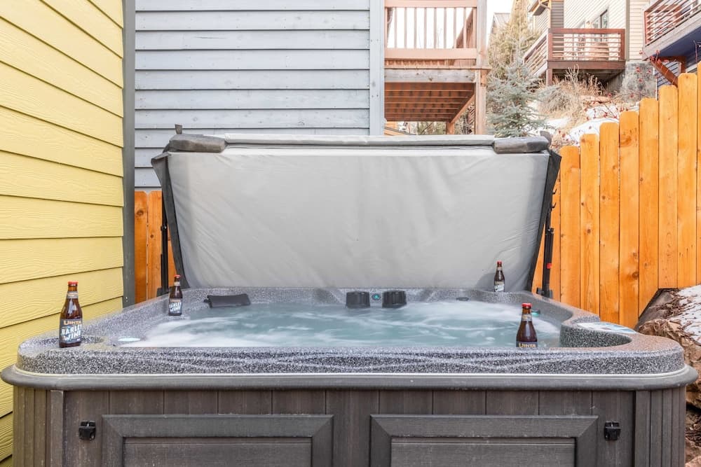 Chartreuse Cabin - Image 20