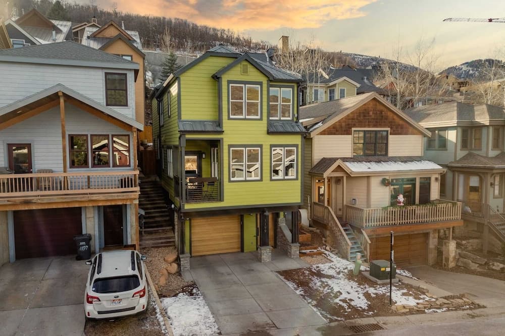 Chartreuse Cabin - Image 21