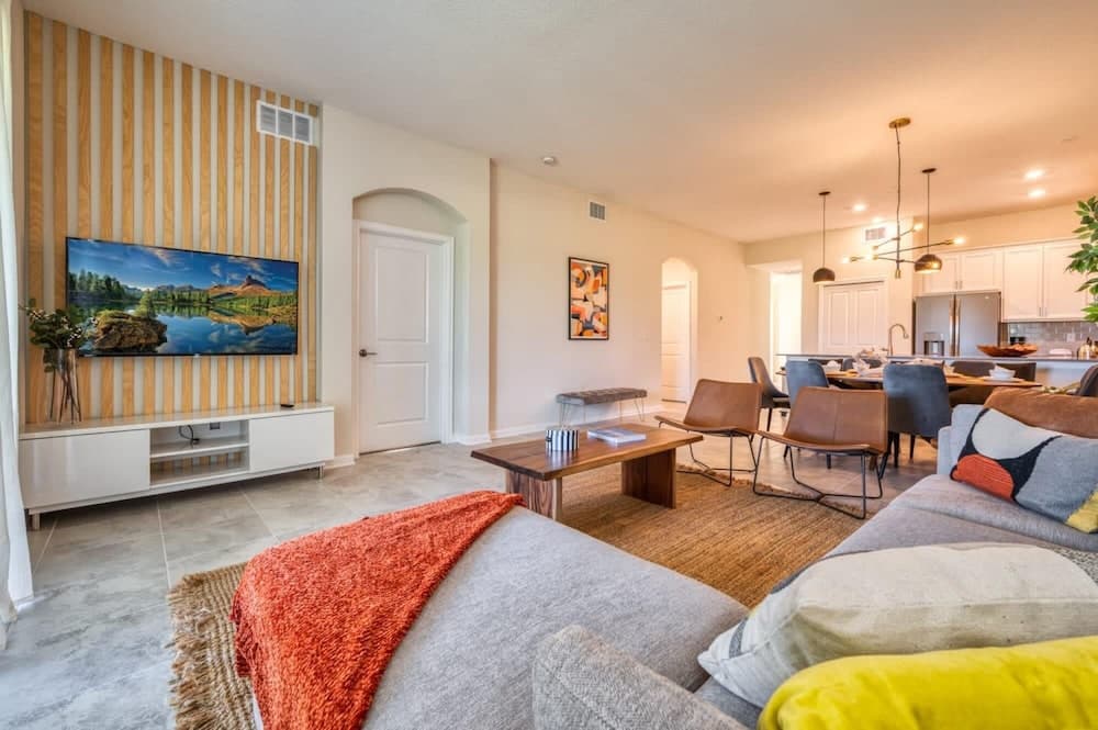 Chic Mickey - Image 4