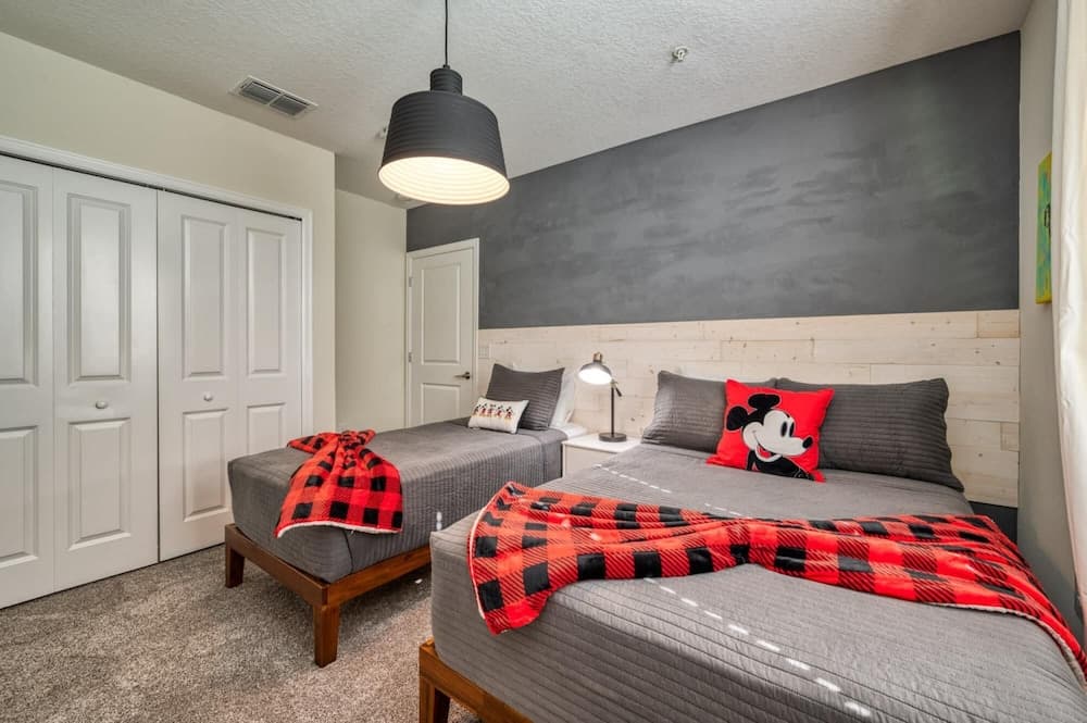 Chic Mickey - Image 13