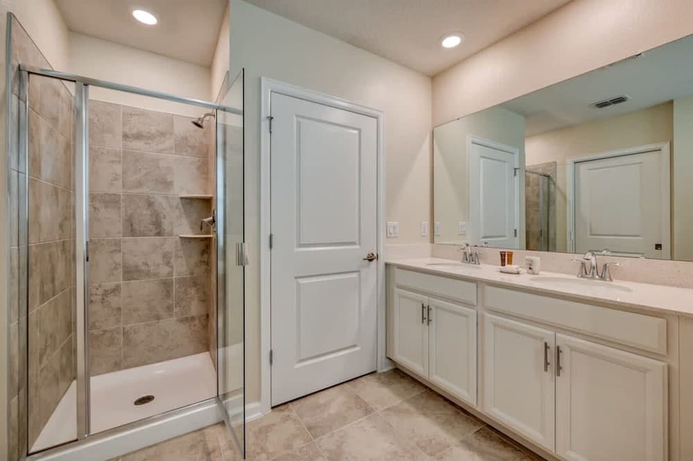 Chic Modern Condo with Mickey Bedroom - Image 14