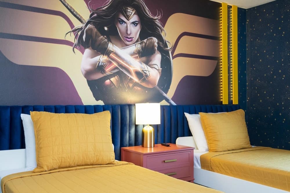 Marvel-spacious Chic Modern Home - Image 18