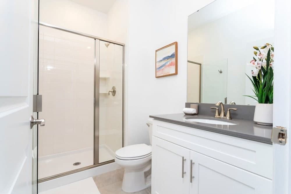 Marvel-spacious Chic Modern Home - Image 19