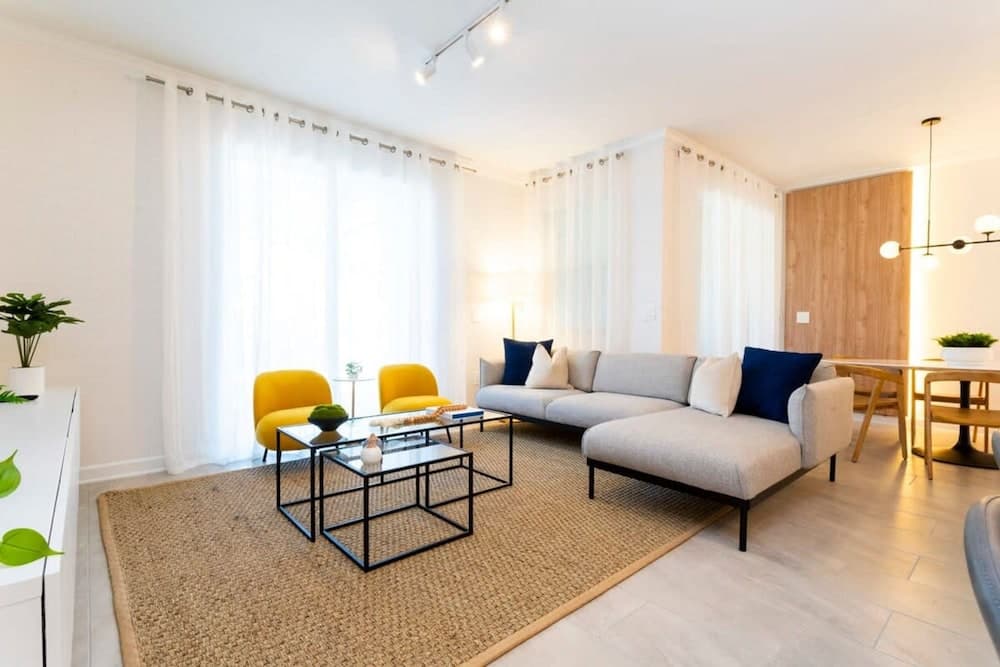 Marvel-spacious Chic Modern Home - Image 4