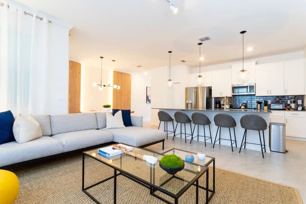 Marvel-spacious Chic Modern Home - Image 2