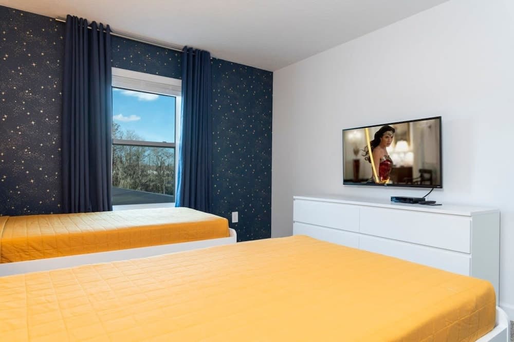 Marvel-spacious Chic Modern Home - Image 17