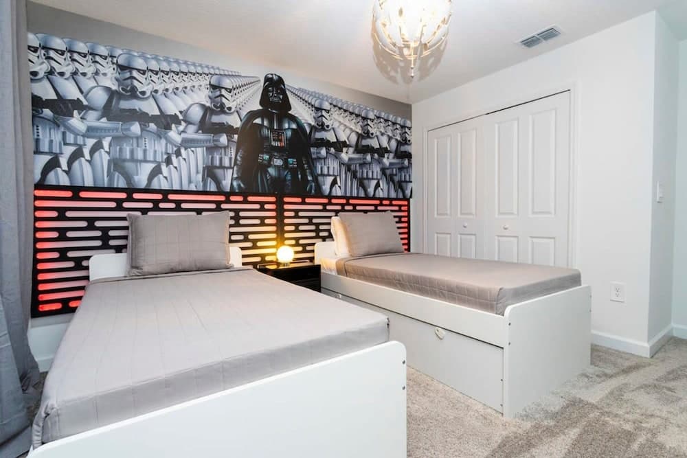 Marvel-spacious Chic Modern Home - Image 7