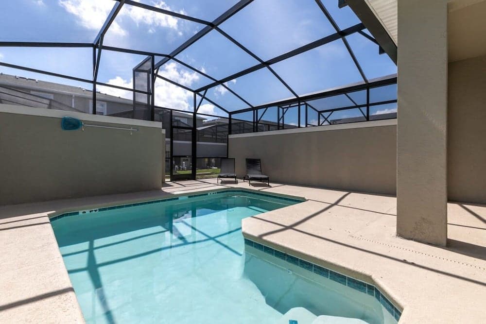 Unforgettable Stay at Chic Retreat - Image 2