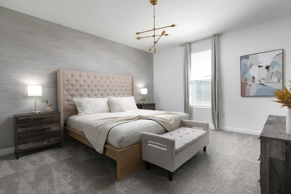 Chic Spacious Vacation Home - Image 16