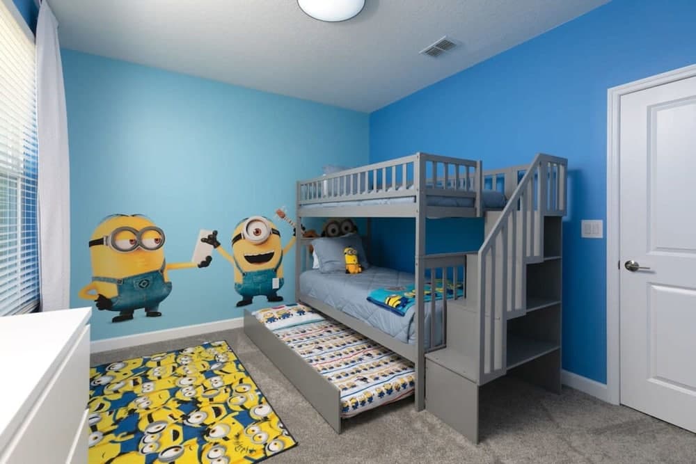 Chic Spacious Vacation Home - Image 18