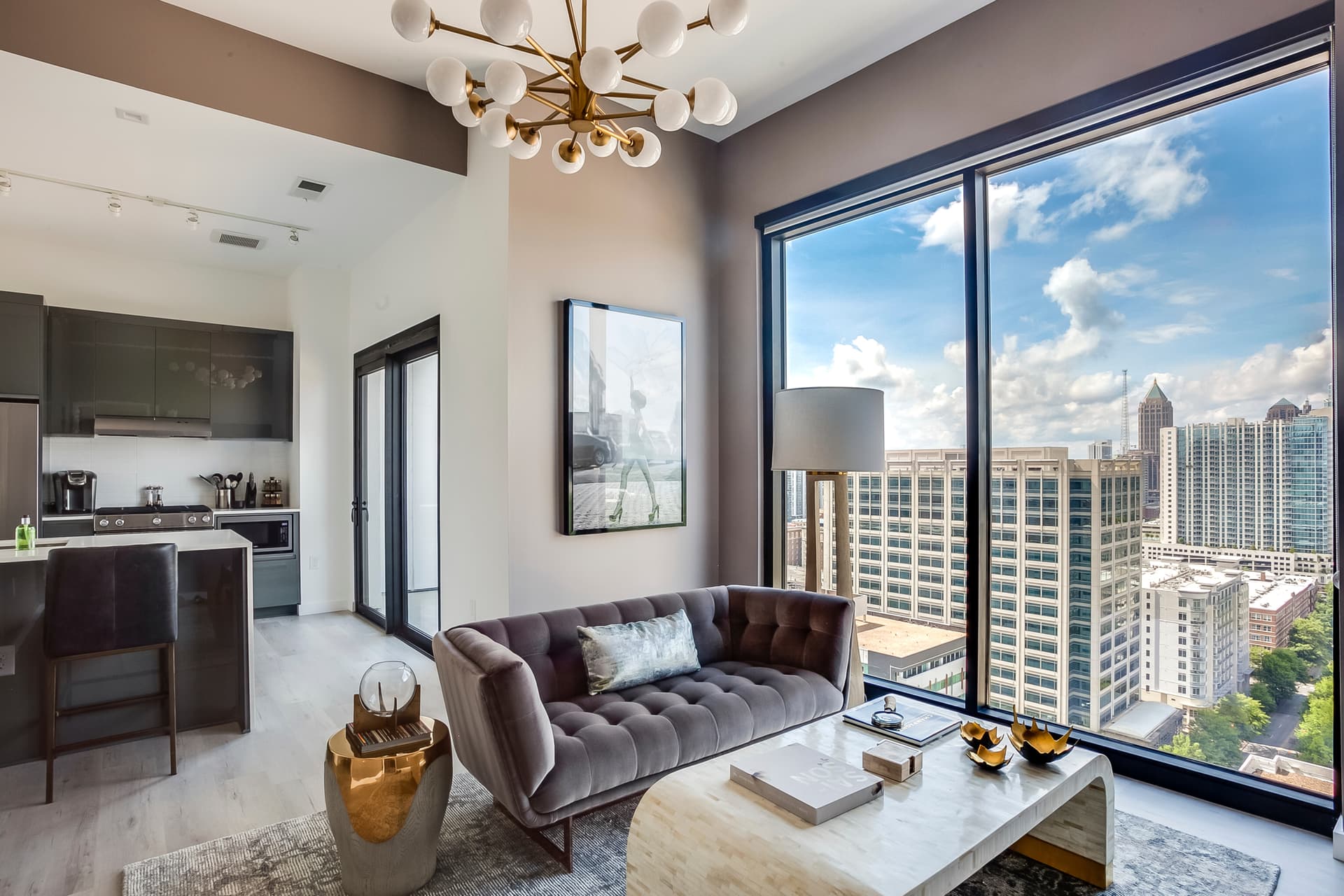 Cityscape Retreat - Image 4