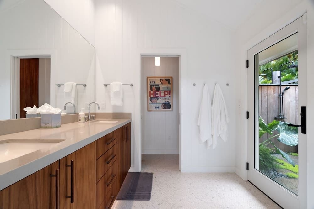 Coconut Hut - Image 19