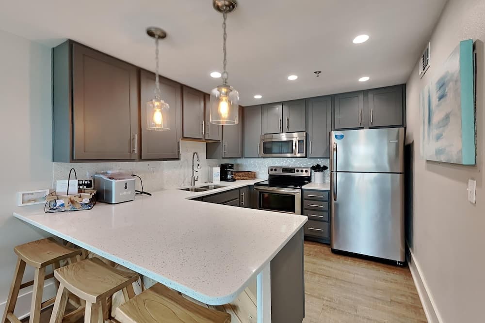 Commodore's Retreat #205 - Image 5