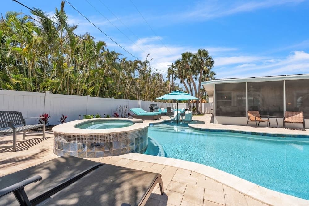 Coral Beach Home - Image 27