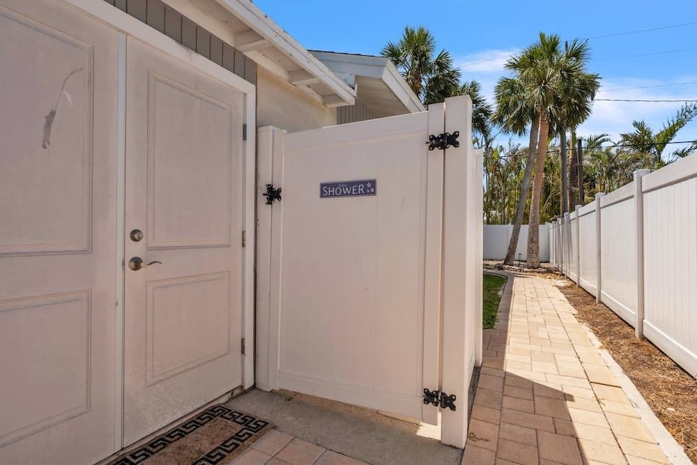 Coral Beach Home - Image 39