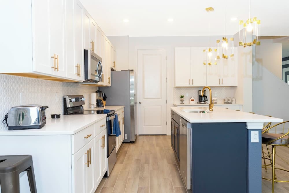 Disney Enclave #808 - Image 7