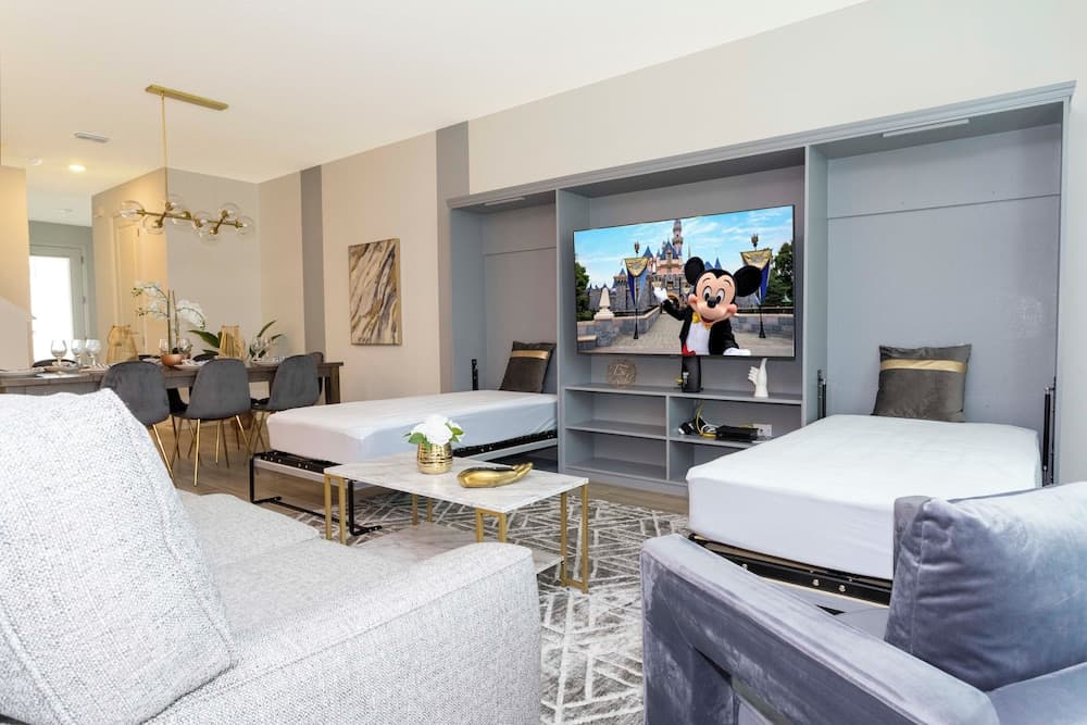 Disney Enclave #808 - Image 4