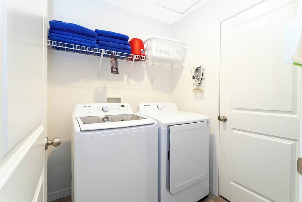 Disney Enclave #808 - Image 9