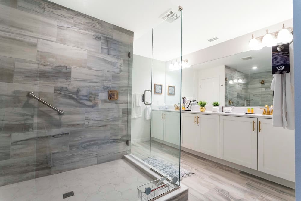 Disney Enclave #808 - Image 14