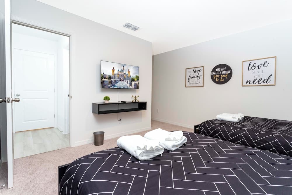 Disney Enclave #808 - Image 18