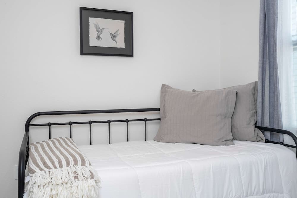 Cozy Festival Retreat - Image 15